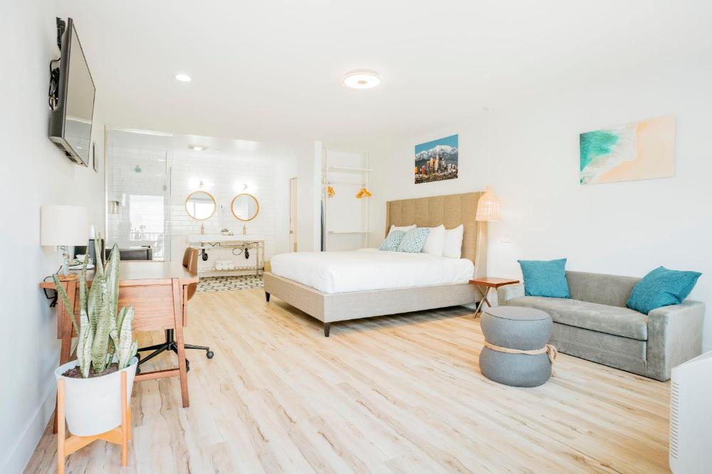 Superior King Suite interior