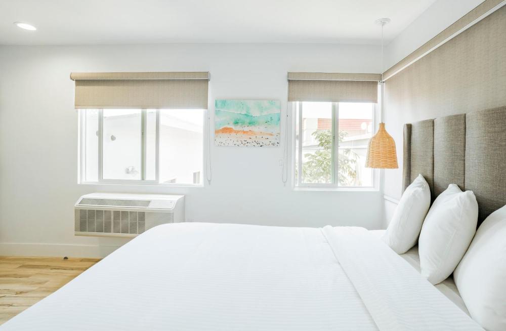 Standard King Room interior