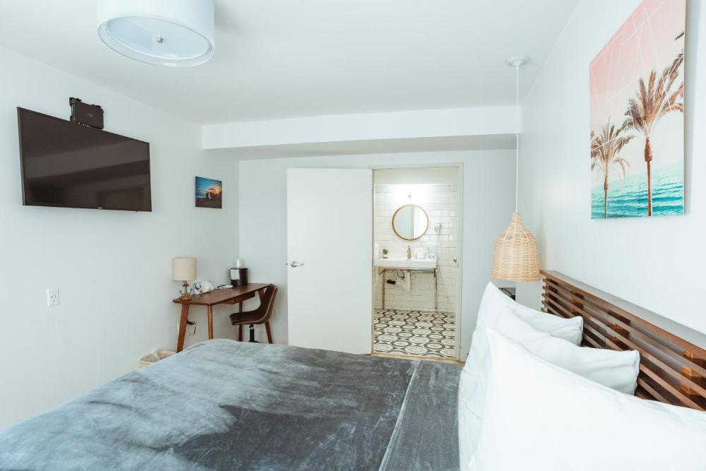 Standard Queen Room interior