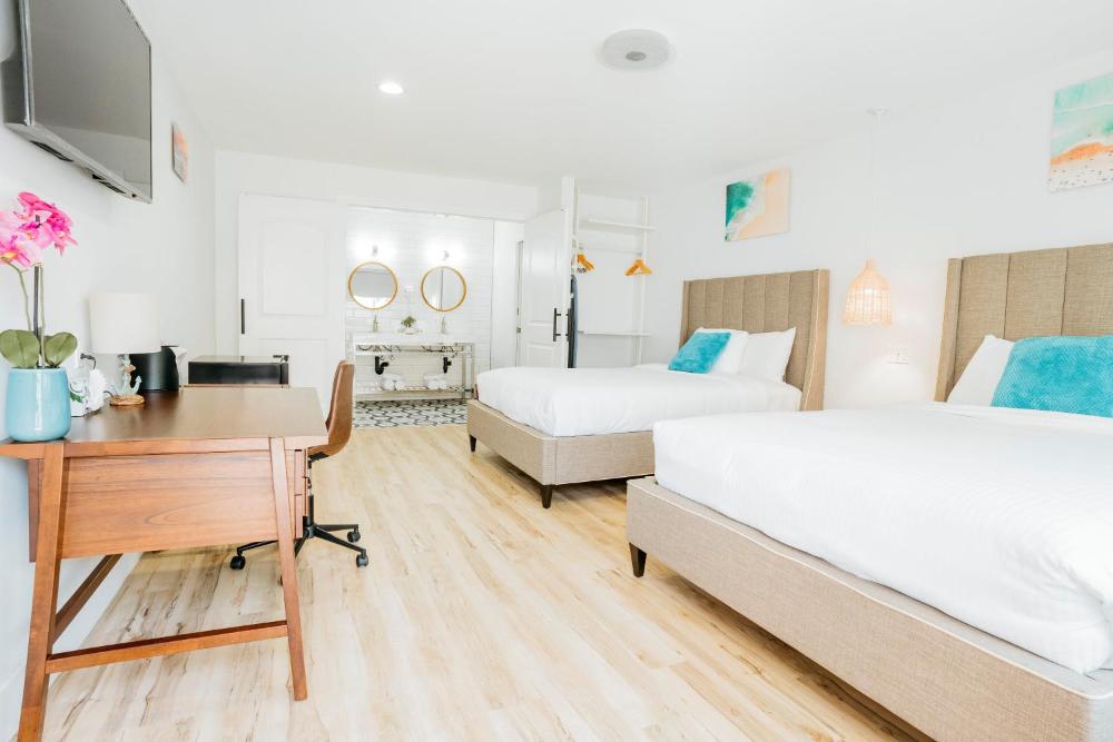 Deluxe Queen Room interior